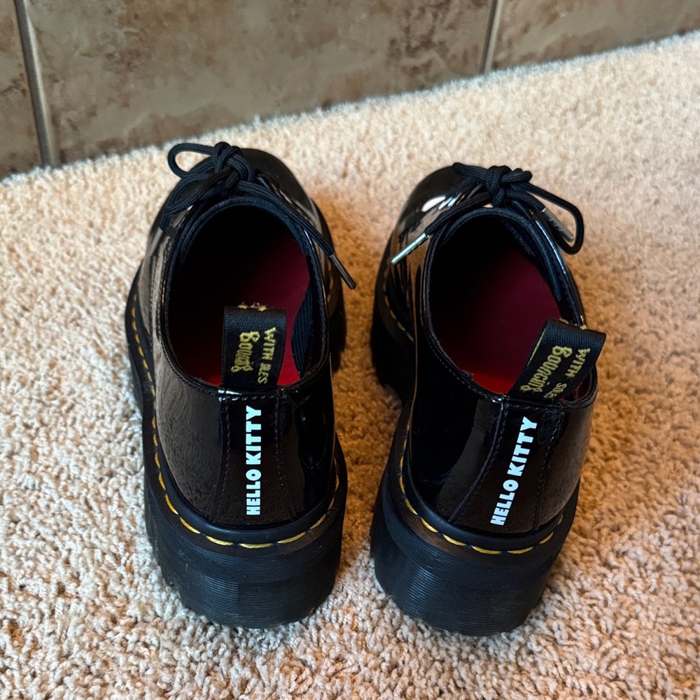 Dr. Martens 1461 WOMEN'S HELLO KITTY
PLATFORM PATENT SHOES - Picture 4 of 8